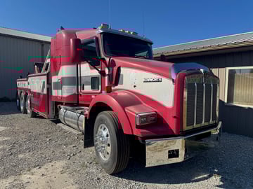USED: 2009 Kenworth T800 Small Sleeper Tri-Axle with Century 7035