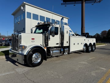 2025 Peterbilt 589 Sleeper with Century 5130 (White)