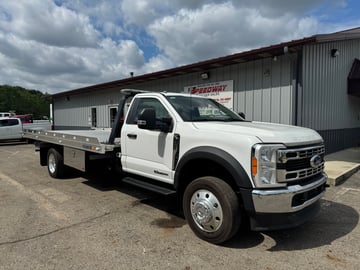 2023 Ford F550 with Century 10s Aluminum (White)